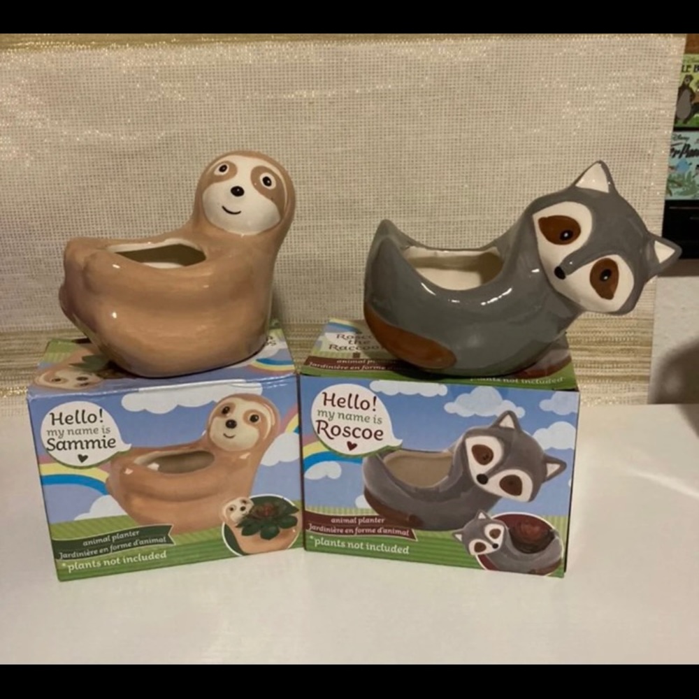 2 Plant Pots (animals)